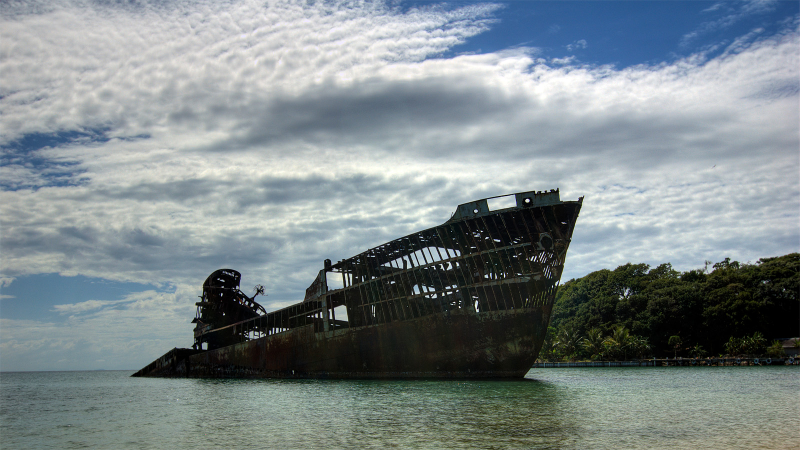 Illustration for article titled 30 Beautifully Haunting Shipwrecks From Around the World
